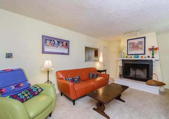 Photo 2 of Single Family Residence at 10339 Saint Henry Ln, Saint Ann, MO 63074 | MLS# MIS15046264 | | Sold on 2016-02-25