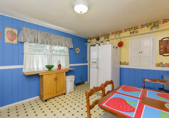 Photo 5 of Single Family Residence at 10339 Saint Henry Ln, Saint Ann, MO 63074 | MLS# MIS15046264 | | Sold on 2016-02-25