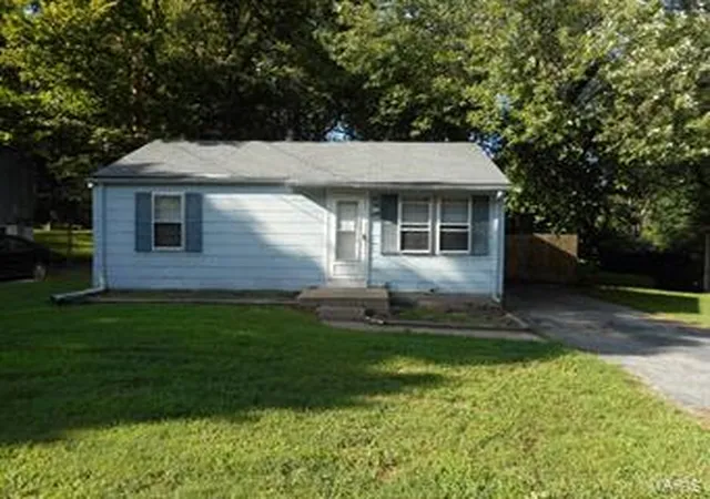 Single Family Residence at 249 Barto Dr, Saint Louis, MO 63135 | MLS# MIS15047875 | | Sold on 2015-10-28