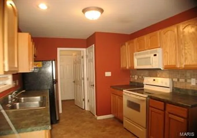 Photo 4 of Single Family Residence at 204 Macarthur St, New Haven, MO 63068 | MLS# MIS15048413 | | Sold on 2016-05-26