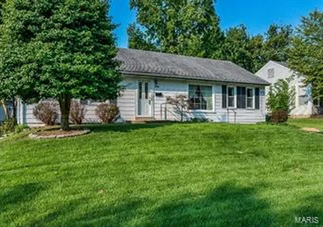1st image of 6936 Greenholly Dr, Saint Louis, MO 63123 | MLS# MIS15049944