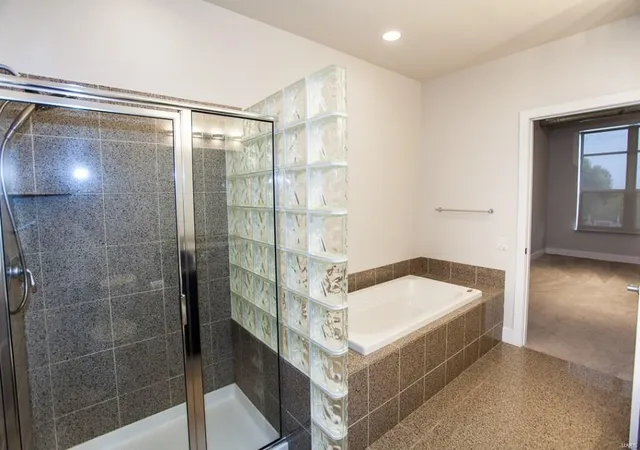 Photo 3 of Condominium at 6340 Clayton Rd #301, Saint Louis, MO 63117 | MLS# MIS15052564 | | Sold on 2016-04-28