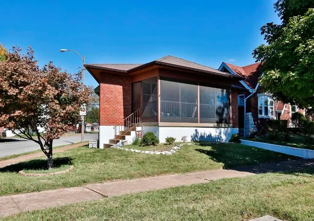 Single Family Residence at 5451 Murdoch Ave, Saint Louis, MO 63109 | MLS# MIS15056079 | | Sold on 2016-02-29