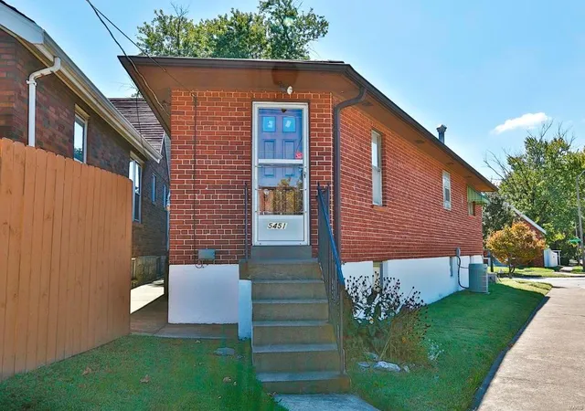 Photo 3 of Single Family Residence at 5451 Murdoch Ave, Saint Louis, MO 63109 | MLS# MIS15056079 | | Sold on 2016-02-29