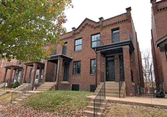 2nd image of 3321 Demenil Pl, Saint Louis, MO 63118 | MLS# MIS15065966