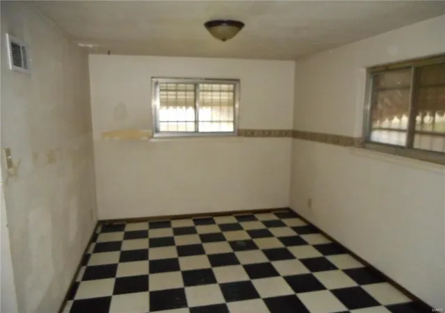 Photo 3 of Single Family Residence at 1900 E Gano Ave, Saint Louis, MO 63107 | MLS# MIS15067428 |  | Sold on 2016-04-12