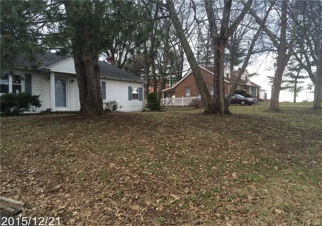 Photo 2 of Single Family Residence at 886 Prigge Rd, Saint Louis, MO 63138 | MLS# MIS15068344 | | Sold on 2016-04-08