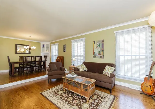 Photo 4 of Single Family Residence at 20 Shawnee Dr, Saint Charles, MO 63301 | MLS# MIS16009036 |  | Sold on 2016-04-28