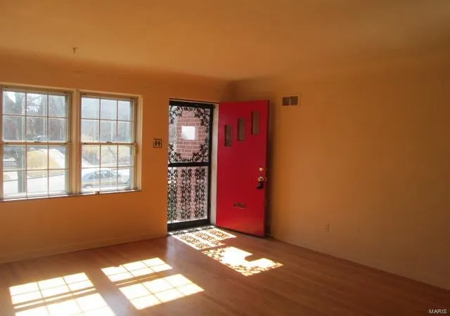Photo 2 of Single Family Residence at 7425 Melrose Ave, Saint Louis, MO 63130 | MLS# MIS16013178 | | Sold on 2016-07-18