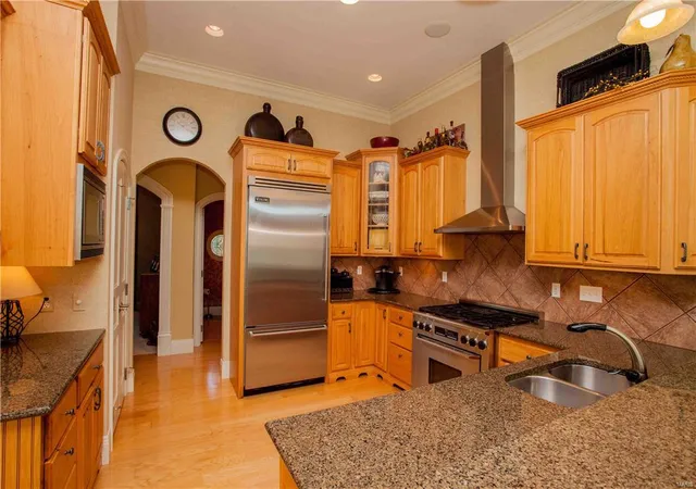 4th image of 1008 Hawks Landing Dr, Lake Saint Louis, MO 63367 | MLS# MIS16028916