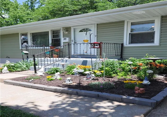 3rd image of 9521 Theodosia Ave, Saint Louis, MO 63114 | MLS# MIS16036027