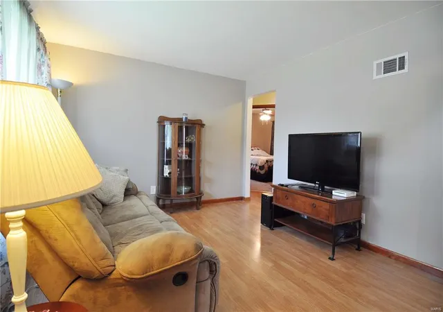 5th image of 9521 Theodosia Ave, Saint Louis, MO 63114 | MLS# MIS16036027