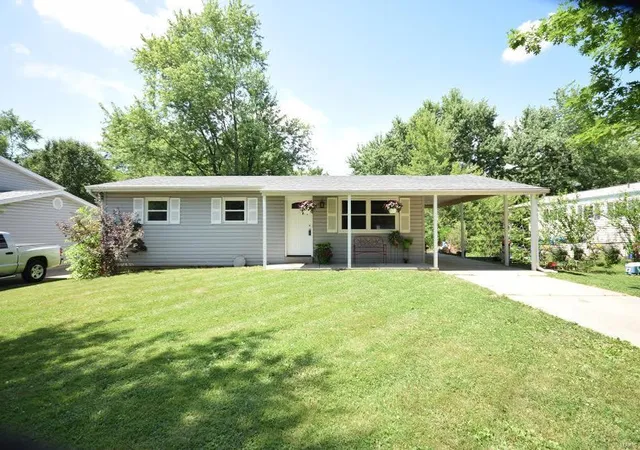 Single Family Residence at 3 Fern Dr, Saint Charles, MO 63304 | MLS# MIS16042044 | | Sold on 2016-08-15
