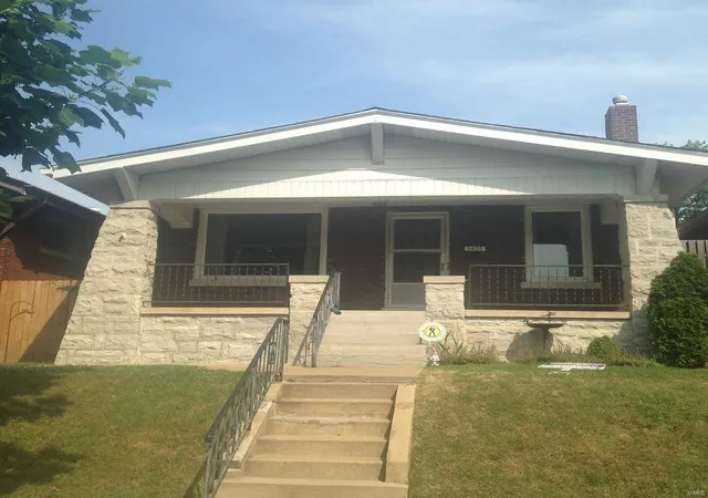 Single Family Residence at 5405 Grace Ave, Saint Louis, MO 63116 | MLS# MIS16043451 | | Sold on 2016-08-12