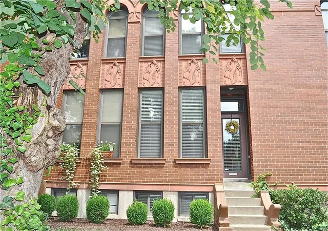Townhouse at 4343 Laclede Ave #C, Saint Louis, MO 63108 | MLS# MIS16058679 | | Sold on 2016-10-13