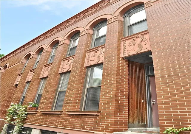 Photo 1 of Townhouse at 4343 Laclede Ave #C, Saint Louis, MO 63108 | MLS# MIS16058679 | | Sold on 2016-10-13