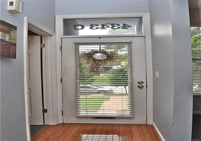 Photo 2 of Townhouse at 4343 Laclede Ave #C, Saint Louis, MO 63108 | MLS# MIS16058679 | | Sold on 2016-10-13