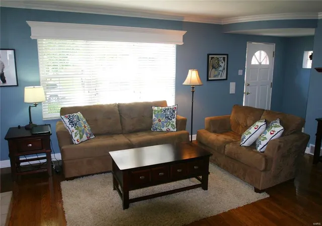 Photo 2 of Single Family Residence at 6655 Winnebago St, Saint Louis, MO 63109 | MLS# MIS16060600 | | Sold on 2016-12-06