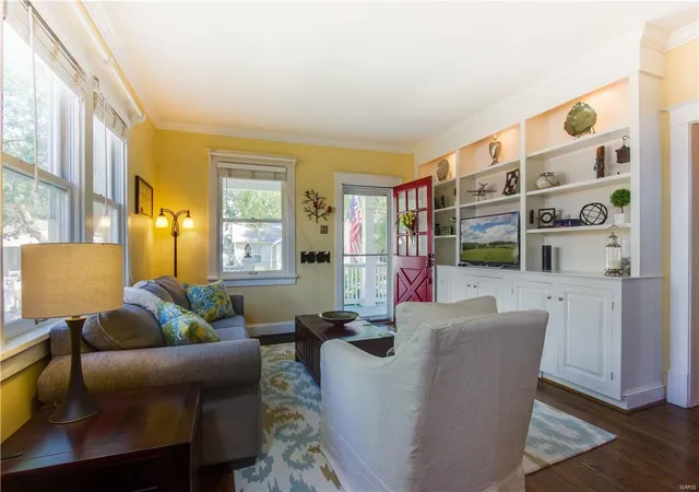 Photo 1 of Single Family Residence at 8908 Lawn Ave, Saint Louis, MO 63144 | MLS# MIS16064971 | | Sold on 2016-10-21