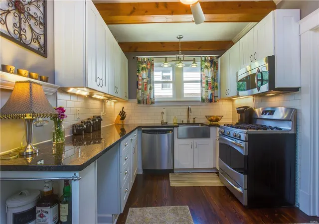 Photo 3 of Single Family Residence at 8908 Lawn Ave, Saint Louis, MO 63144 | MLS# MIS16064971 | | Sold on 2016-10-21