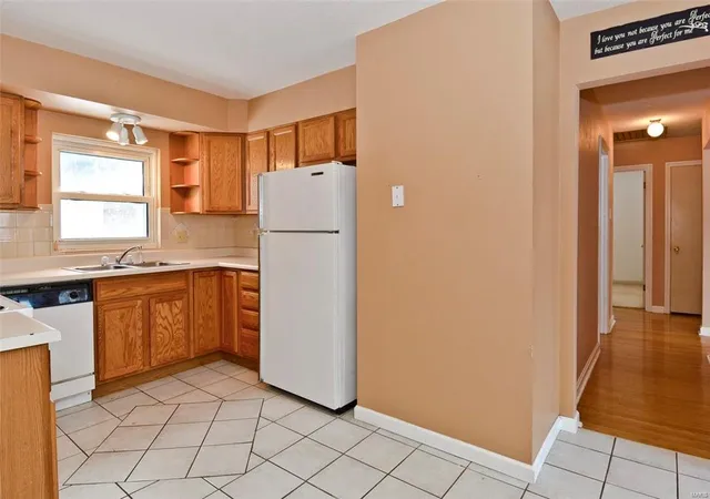 Photo 1 of Single Family Residence at 714 Boschert Dr, Saint Charles, MO 63301 | MLS# MIS17000758 | | Sold on 2017-02-27