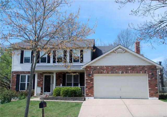 Single Family Residence at 4855 Mehlbrook Dr, Saint Louis, MO 63129 | MLS# MIS17005547 | | Sold on 2017-08-25
