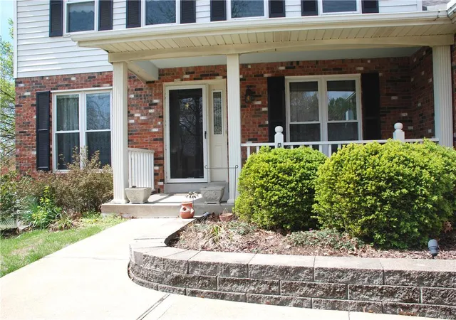 Photo 1 of Single Family Residence at 4855 Mehlbrook Dr, Saint Louis, MO 63129 | MLS# MIS17005547 | | Sold on 2017-08-25