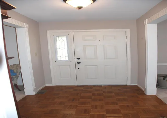 Photo 2 of Single Family Residence at 4855 Mehlbrook Dr, Saint Louis, MO 63129 | MLS# MIS17005547 | | Sold on 2017-08-25