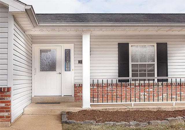 2nd image of 708 Woodland Ridge Dr, Saint Peters, MO 63376 | MLS# MIS17008574