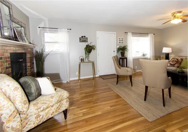 Photo 4 of Single Family Residence at 1 Paul Ave, Saint Charles, MO 63301 | MLS# MIS17015240 |  | Sold on 2017-04-26