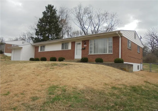 Photo 2 of Single Family Residence at 3256 Adie Rd, Saint Ann, MO 63074 | MLS# MIS17015757 | | Sold on 2017-04-26