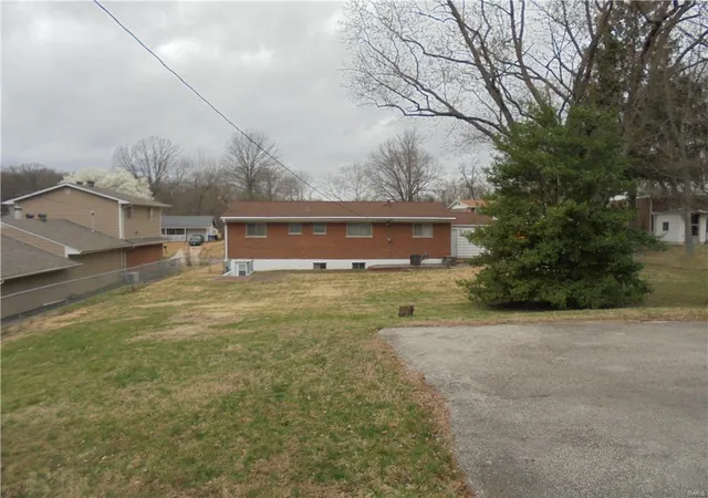 Photo 5 of Single Family Residence at 3256 Adie Rd, Saint Ann, MO 63074 | MLS# MIS17015757 | | Sold on 2017-04-26