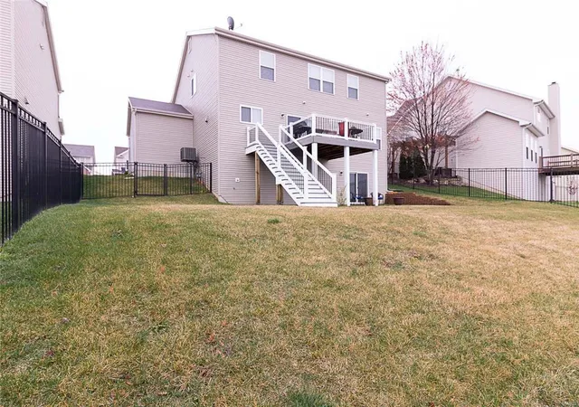 Photo 3 of Single Family Residence at 103 Berry Manor Cir, Saint Peters, MO 63376 | MLS# MIS17017994 |  | Sold on 2017-10-18