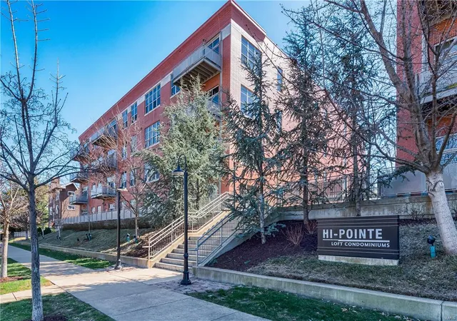 Photo 1 of Condominium at 6340 Clayton Rd #404, Saint Louis, MO 63117 | MLS# MIS17021313 | | Sold on 2017-04-28