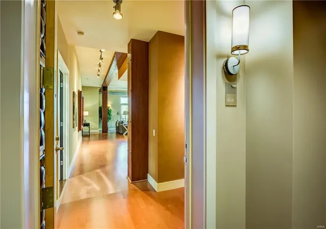 Photo 3 of Condominium at 6340 Clayton Rd #404, Saint Louis, MO 63117 | MLS# MIS17021313 | | Sold on 2017-04-28