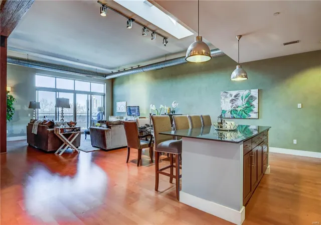 Photo 5 of Condominium at 6340 Clayton Rd #404, Saint Louis, MO 63117 | MLS# MIS17021313 | | Sold on 2017-04-28