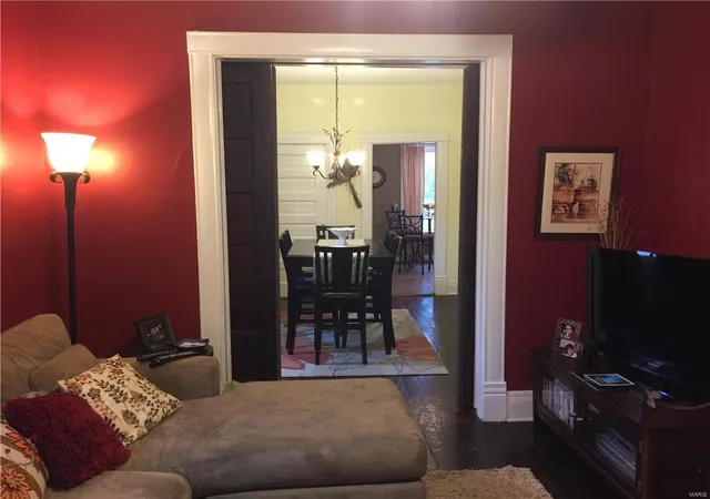 Photo 3 of Single Family Residence at 6807 Dale Ave, Saint Louis, MO 63139 | MLS# MIS17023457 | | Sold on 2017-05-19
