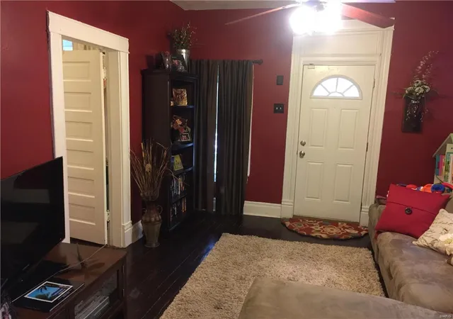 Photo 4 of Single Family Residence at 6807 Dale Ave, Saint Louis, MO 63139 | MLS# MIS17023457 | | Sold on 2017-05-19