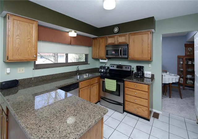 Photo 3 of Single Family Residence at 1191 Colby Ct, Saint Peters, MO 63376 | MLS# MIS17023658 |  | Sold on 2017-06-08