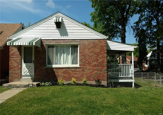 Single Family Residence at 6727 Etzel Ave, Saint Louis, MO 63130 | MLS# MIS17033621 | | Sold on 2017-06-23
