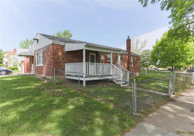 Photo 2 of Single Family Residence at 6727 Etzel Ave, Saint Louis, MO 63130 | MLS# MIS17033621 | | Sold on 2017-06-23