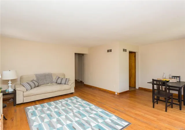 Photo 3 of Single Family Residence at 6727 Etzel Ave, Saint Louis, MO 63130 | MLS# MIS17033621 | | Sold on 2017-06-23