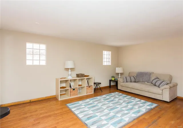 Photo 4 of Single Family Residence at 6727 Etzel Ave, Saint Louis, MO 63130 | MLS# MIS17033621 | | Sold on 2017-06-23