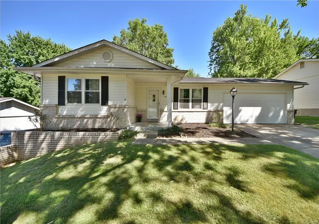 1st image of 17 Oak Hill Ln, Saint Peters, MO 63376 | MLS# MIS17037673