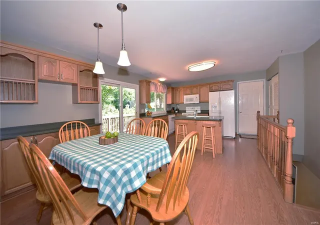 3rd image of 17 Oak Hill Ln, Saint Peters, MO 63376 | MLS# MIS17037673