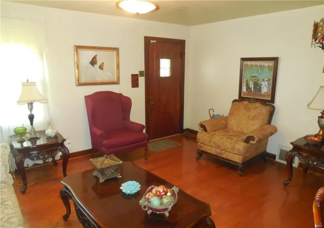 Photo 1 of Single Family Residence at 2904 Maywood Ave, Saint Louis, MO 63121 | MLS# MIS17042581 |  | Sold on 2017-07-20