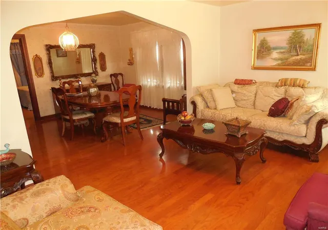 Photo 2 of Single Family Residence at 2904 Maywood Ave, Saint Louis, MO 63121 | MLS# MIS17042581 |  | Sold on 2017-07-20