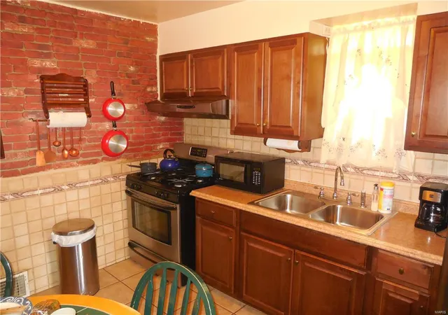 Photo 3 of Single Family Residence at 2904 Maywood Ave, Saint Louis, MO 63121 | MLS# MIS17042581 |  | Sold on 2017-07-20