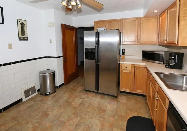 Photo 2 of Single Family Residence at 5648 Tholozan Ave, Saint Louis, MO 63109 | MLS# MIS17045950 | | Sold on 2017-07-10