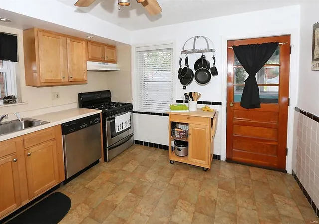 Photo 3 of Single Family Residence at 5648 Tholozan Ave, Saint Louis, MO 63109 | MLS# MIS17045950 | | Sold on 2017-07-10